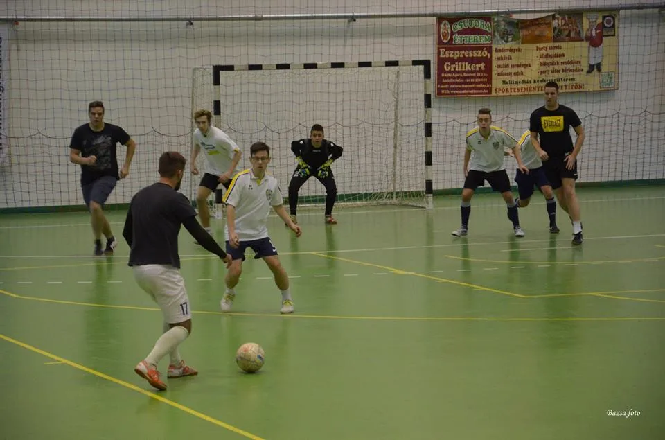 Teremfoci-mérkőzés a sportcsarnokban