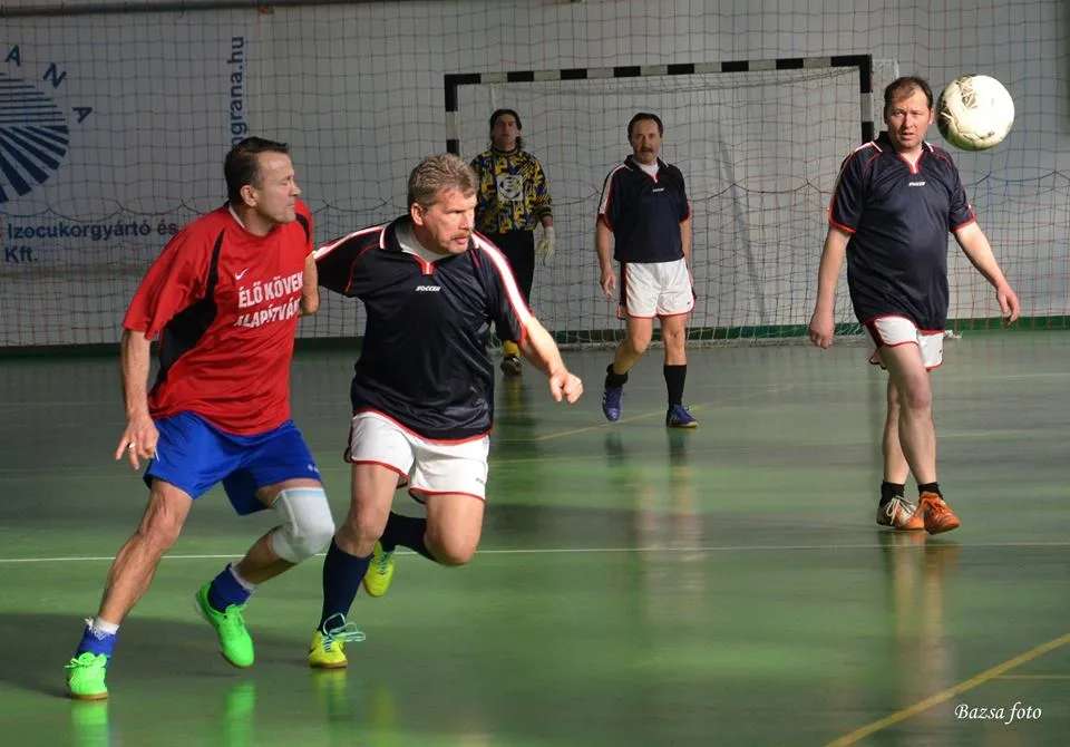 Veterán labdarúgó mérkőzés a sportcsarnokban